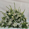 centro floral funerario blanco
